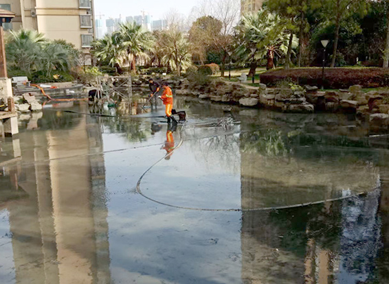 武胜景观池淤泥清理