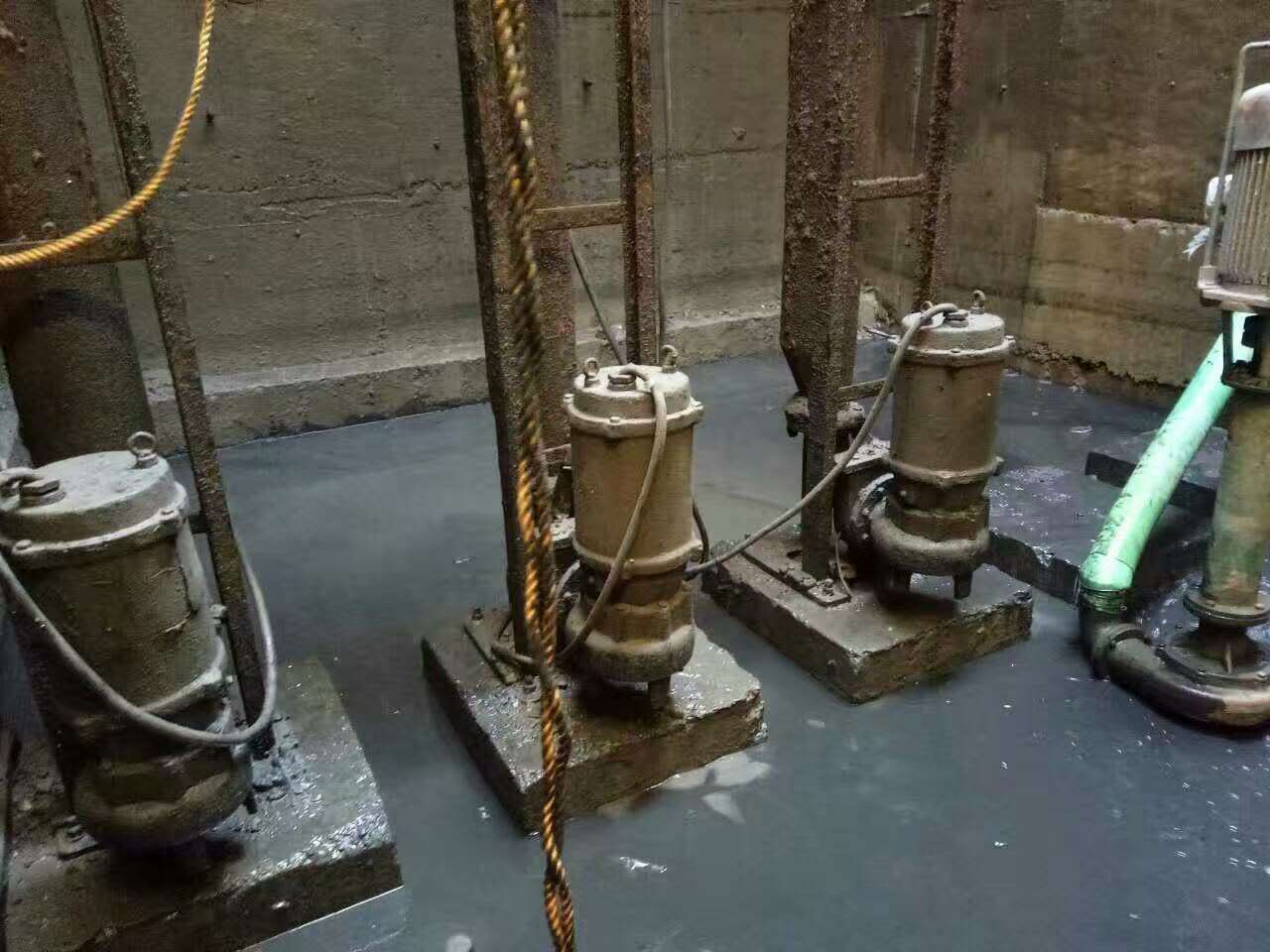 武胜污水池清理